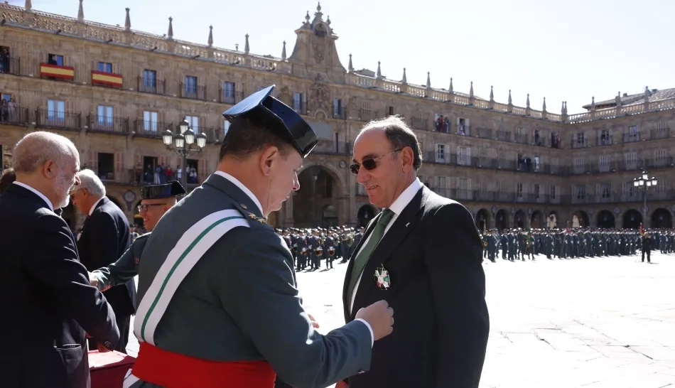 Galán recibía este reconocimiento en el acto institucional de la Benemérita en la Plaza Mayor