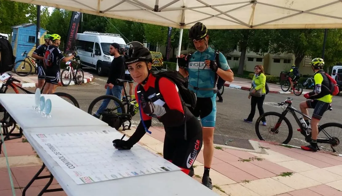 Foto 5 - Ainhoa Casta&ntilde;o y Roberto Calvo superan &ldquo;con nota&rdquo; la dur&iacute;sima 1&ordf; etapa de la Marruecos on...
