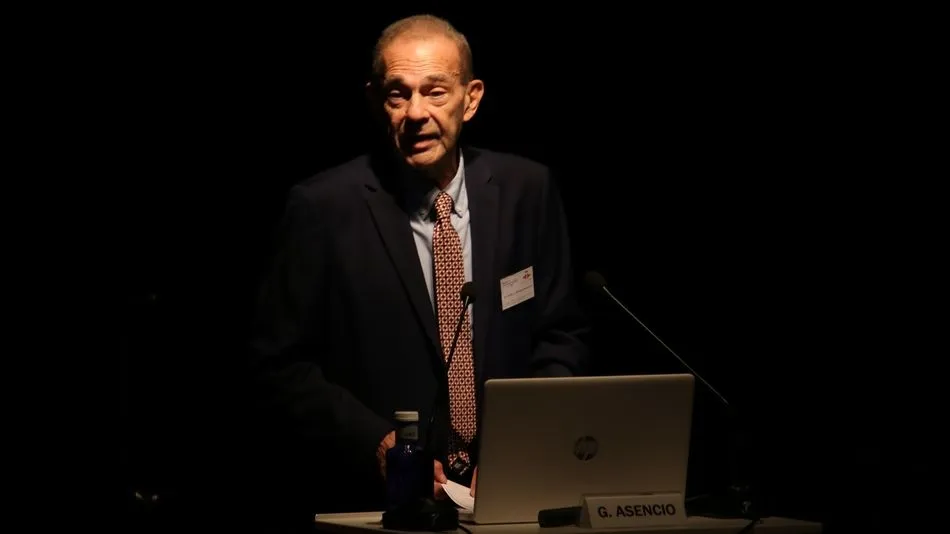 José J. Gómez Asensio durante su ponencia en Tokio