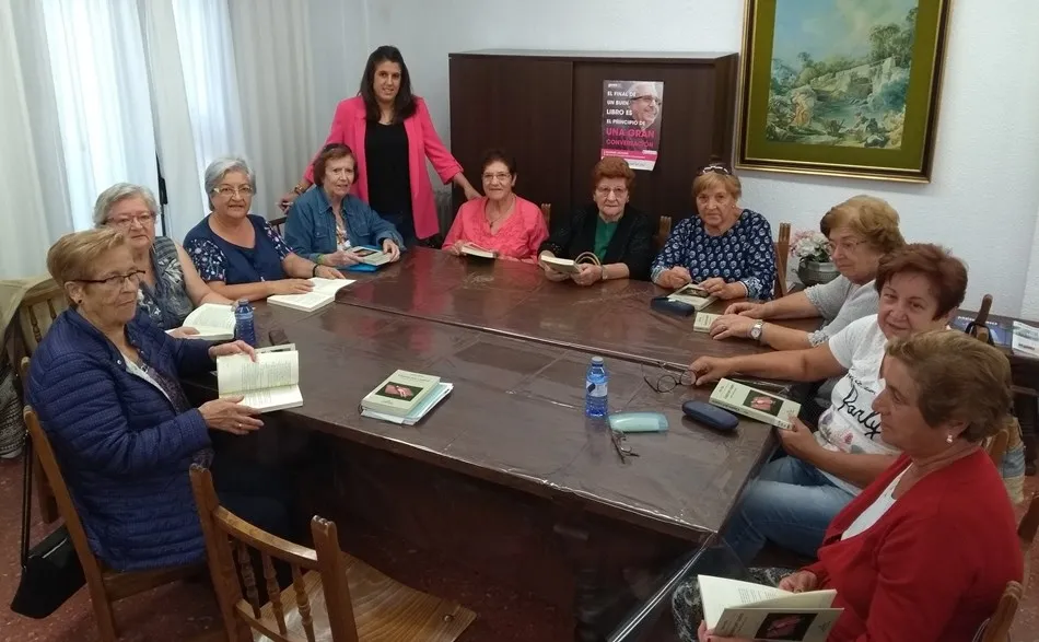 Una quincena de mayores inicia el nuevo curso del grupo de ‘Grandes Lectores’  