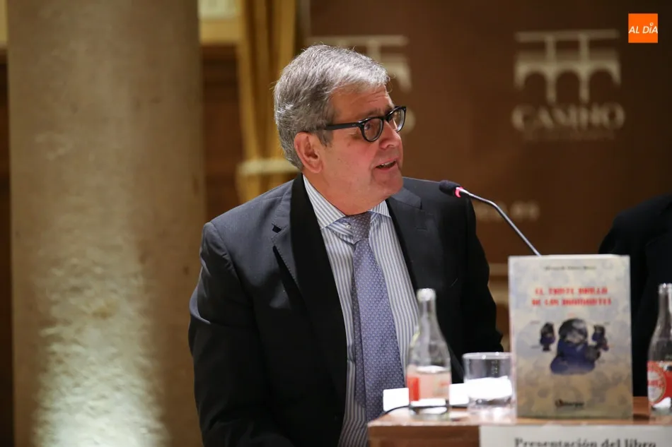 Foto 4 - Fernando G&oacute;mez Riesco presenta su nueva obra &lsquo;El triste brillo de los diamantes&rsquo; en el Casino...