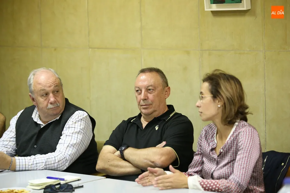 Foto 4 - Las asociaciones de vecinos de Salamanca reciben a la Subdelegada del Gobierno para trasmitirle sus ...