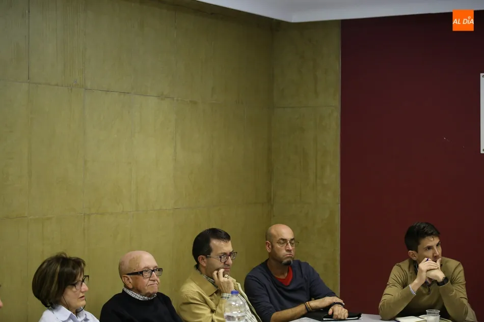Foto 2 - Las asociaciones de vecinos de Salamanca reciben a la Subdelegada del Gobierno para trasmitirle sus ...