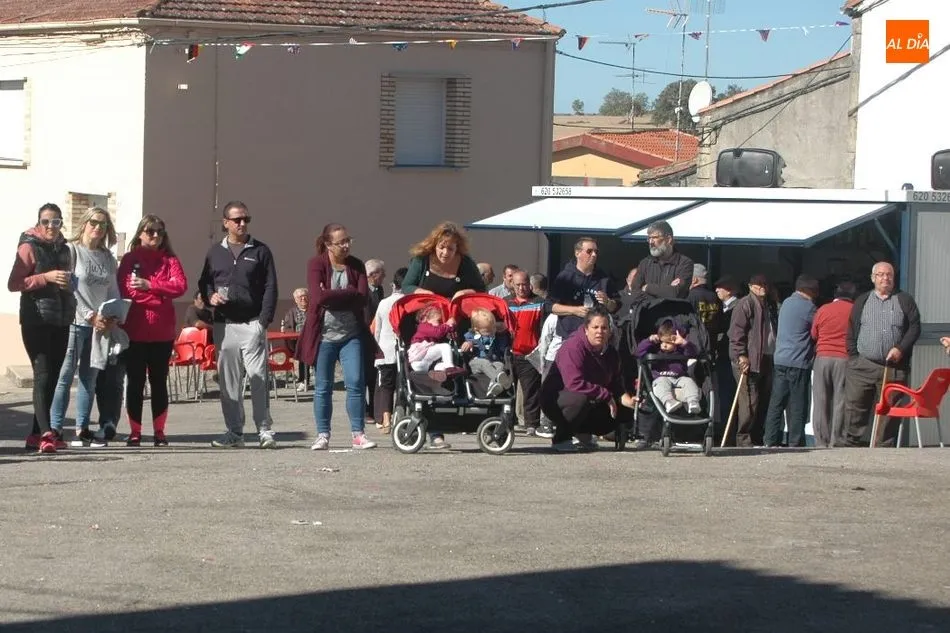 Foto 8 - Peque&ntilde;os y mayores se despiden de las fiestas de las Madrinas en Cabeza del Caballo  