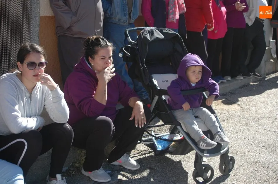 Foto 5 - Peque&ntilde;os y mayores se despiden de las fiestas de las Madrinas en Cabeza del Caballo  