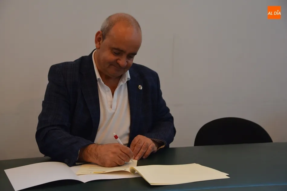 Foto 6 - Villamayor firma un convenio para impulsar el valor y el estudio de su piedra  