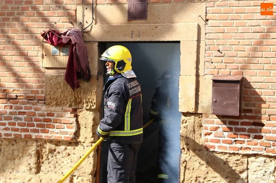 Foto 5 - Arden tres viviendas de Huerta en un virulento incendio