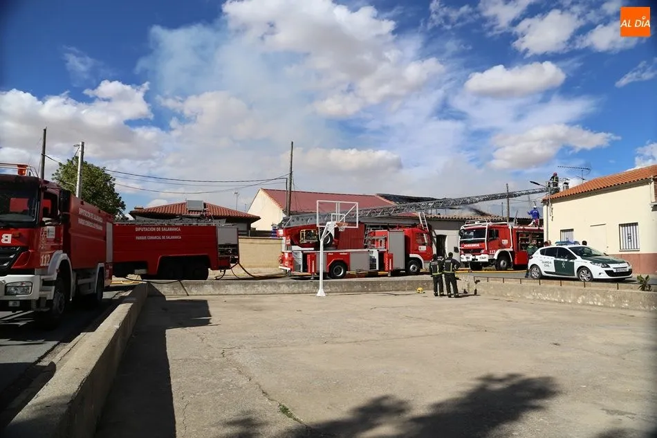 Foto 4 - Arden tres viviendas de Huerta en un virulento incendio