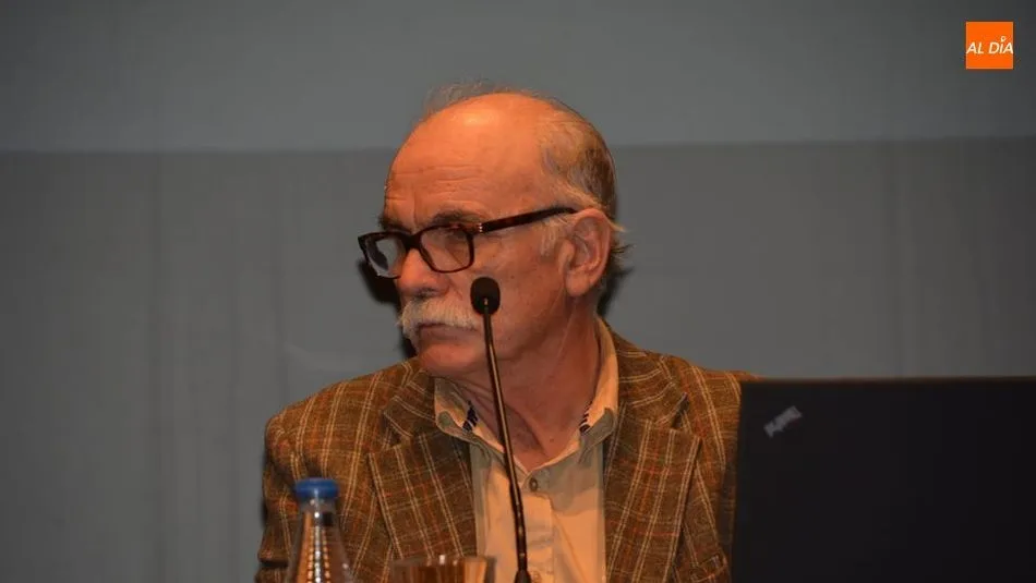 Eudald Carbonell durante su ponencia en el Teatro Liceo / Foto: Lydia González.