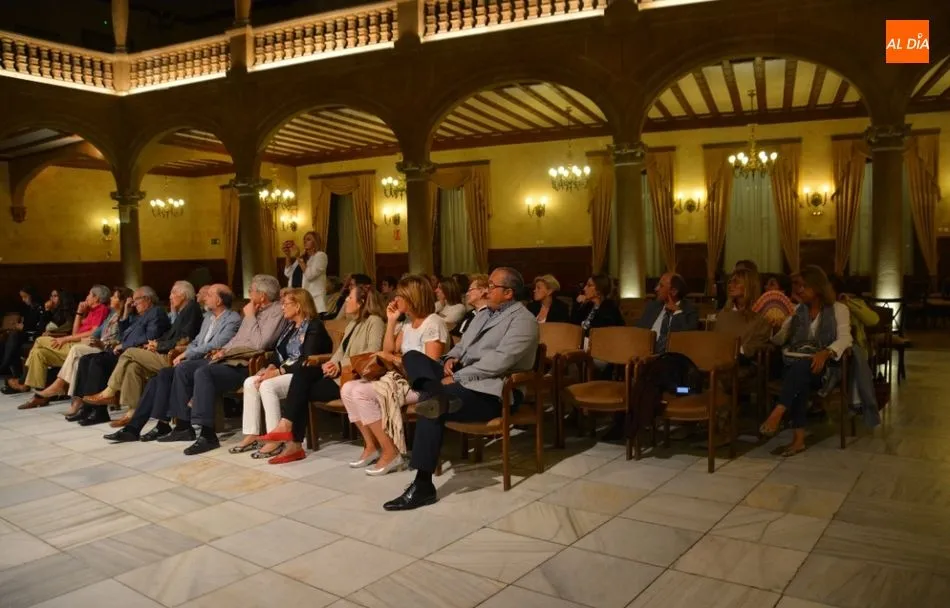 Foto 4 - Mar&iacute;a Teresa Terr&oacute;n, protagonista en el Casino de Salamanca con su conferencia &lsquo;Boca sin...
