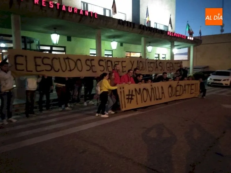 Foto 2 - Movilla se re&uacute;ne con aficionados del Salamanca UDS para explicar su marcha