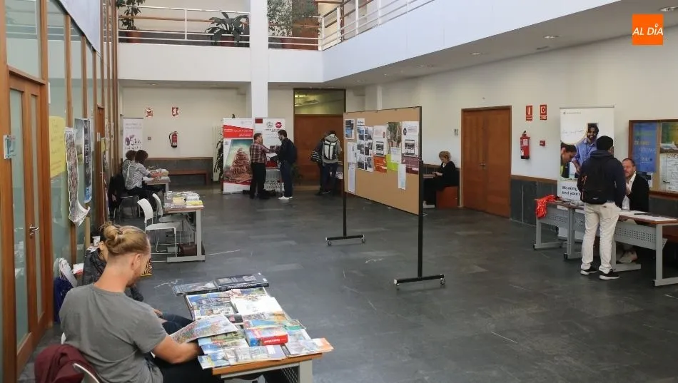 Expositores de este Día de las Lenguas Modernas en Anayita. Foto de Alberto Martín