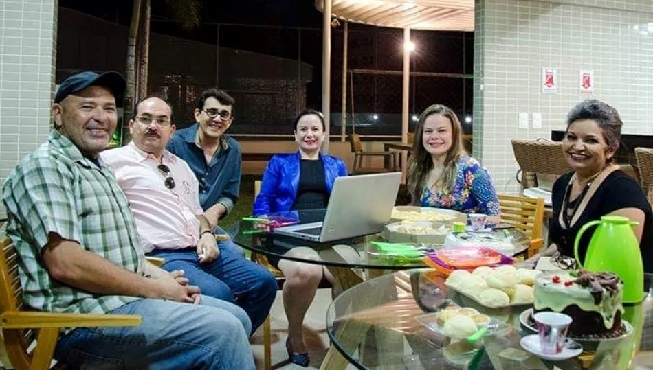 Ângela Rodrigues Gurgel, Clauder Arcanjo, Jane Menezes, Raimundo Antonio y Welma Menezes, autores de este poemario