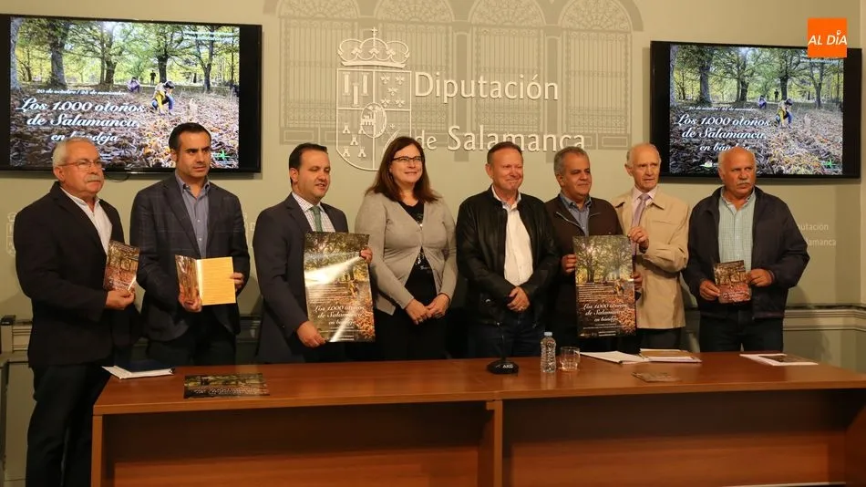 El diputado de Turismo, junto a alcaldes de los municipios participantes, ha presentado en programa. Foto: Alberto Martíni