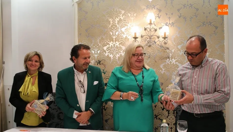 Firma del convenio de Ariadna con el Hotel Artheus y La Fonda de la Estación. Foto: Alberto Martín