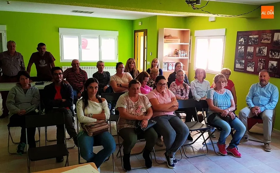 Foto 7 - La Mancomunidad de la Sierra de Francia se equipa con desfibriladores