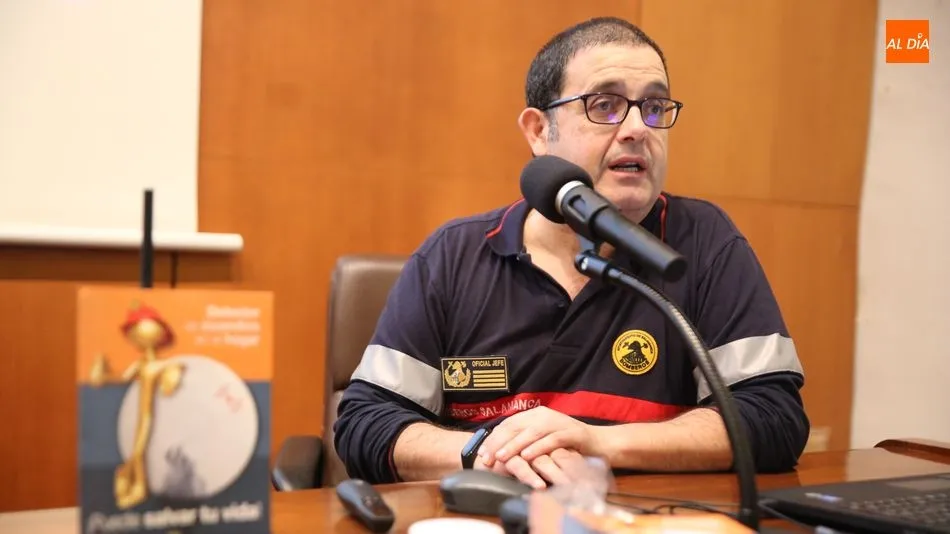 El profesor del Departamento de Construcción y Agronomía de la Escuela Politécnica Superior de Zamora durante el coloquio / Foto: Alberto Martín.