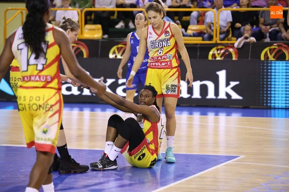 Foto 10 - Avenida levanta su octava Supercopa tras doblegar al Girona en un gran encuentro (72-62)