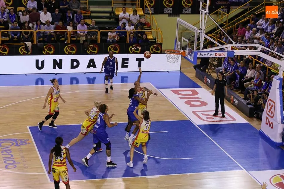 Foto 9 - Avenida levanta su octava Supercopa tras doblegar al Girona en un gran encuentro (72-62)