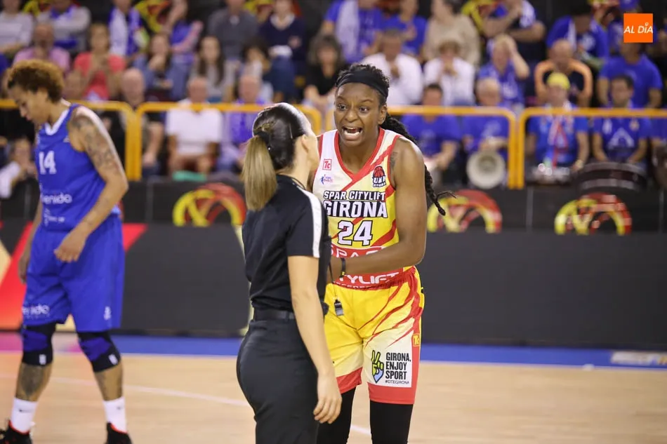 Foto 6 - Avenida levanta su octava Supercopa tras doblegar al Girona en un gran encuentro (72-62)