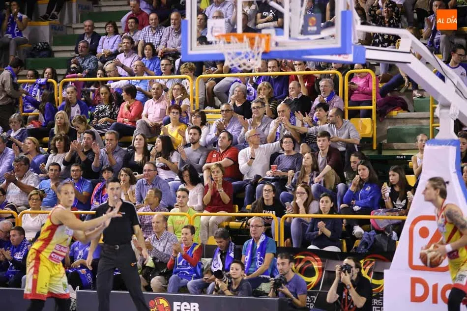 Foto 5 - Avenida levanta su octava Supercopa tras doblegar al Girona en un gran encuentro (72-62)