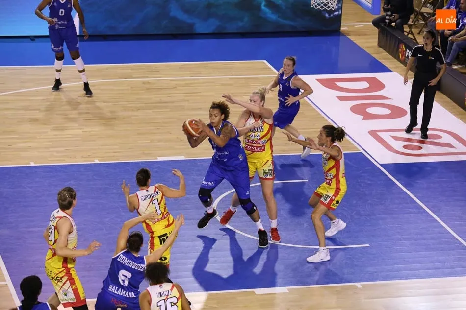 Foto 4 - Avenida levanta su octava Supercopa tras doblegar al Girona en un gran encuentro (72-62)