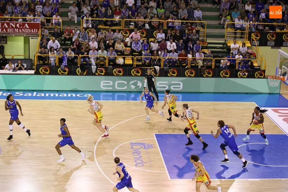 Foto 3 - Avenida levanta su octava Supercopa tras doblegar al Girona en un gran encuentro (72-62)