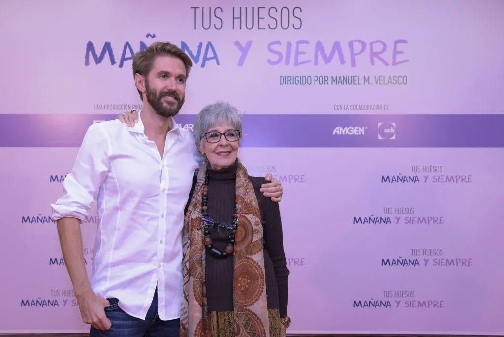 Concha Velasco junto a su hijo en el estreno del cortometraje