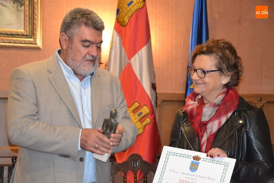 Foto 3 - La pintora leridana Mercedes H&uacute;medas se desplaza a Mir&oacute;briga a recoger su premio  
