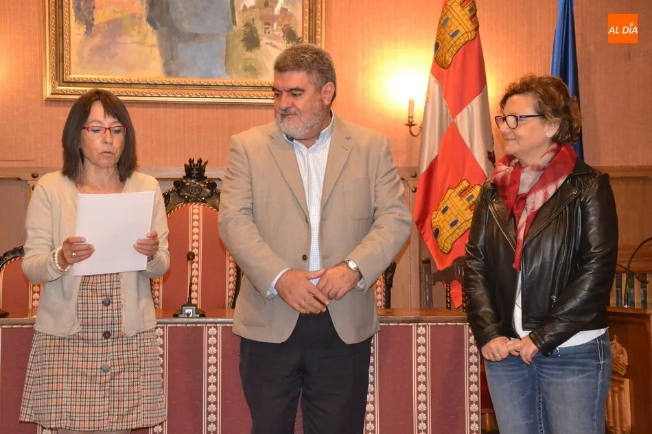 Foto 4 - La pintora leridana Mercedes H&uacute;medas se desplaza a Mir&oacute;briga a recoger su premio  