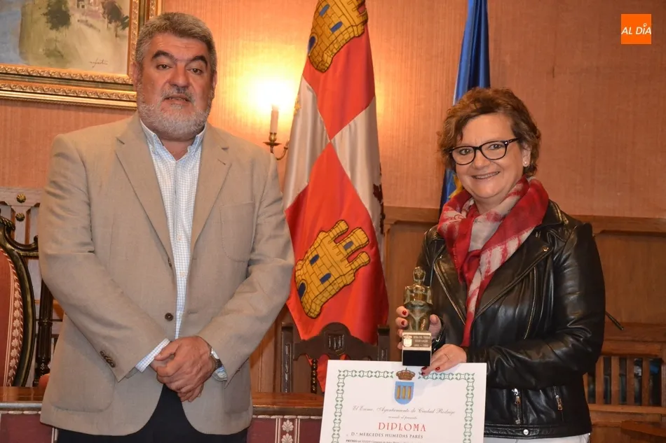 Foto 2 - La pintora leridana Mercedes H&uacute;medas se desplaza a Mir&oacute;briga a recoger su premio  