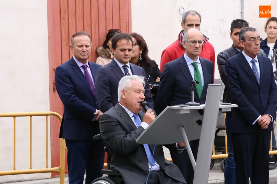 Foto 9 - Autoridades y vecinos rinden un sentido homenaje a la bandera y a las v&iacute;ctimas del terrorismo