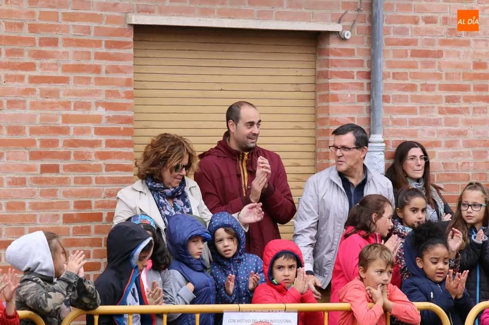 Foto 4 - Autoridades y vecinos rinden un sentido homenaje a la bandera y a las v&iacute;ctimas del terrorismo