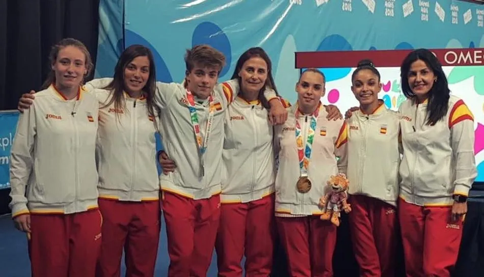 Foto 6 - La gimnasta villarinense Alba Petisco logra el oro en Buenos Aires  