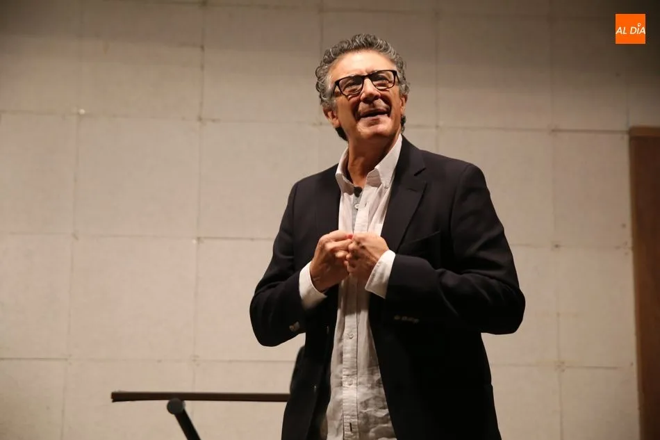 Ciencia y teatro se dan la mano en la Biblioteca de la Casa de las Conchas a través de Mágicamente