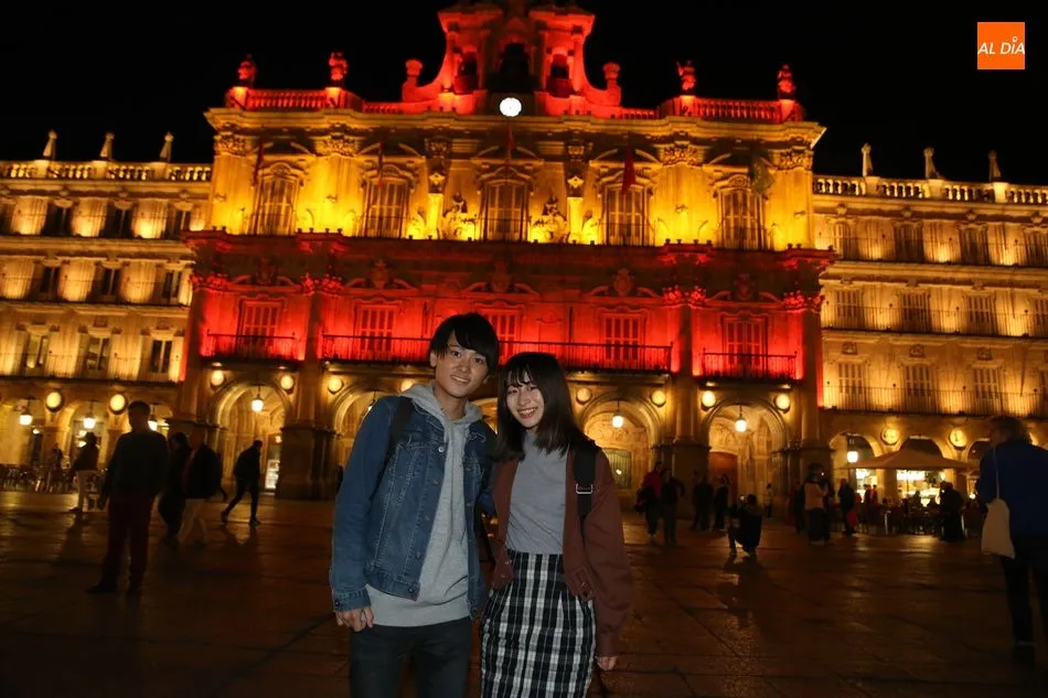 Foto 7 - El Ayuntamiento se engalana con la bandera de Espa&ntilde;a para celebrar la Fiesta Nacional del 12 de...