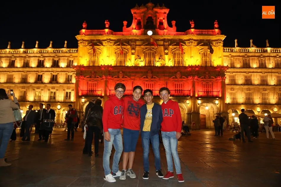 Foto 6 - El Ayuntamiento se engalana con la bandera de Espa&ntilde;a para celebrar la Fiesta Nacional del 12 de...