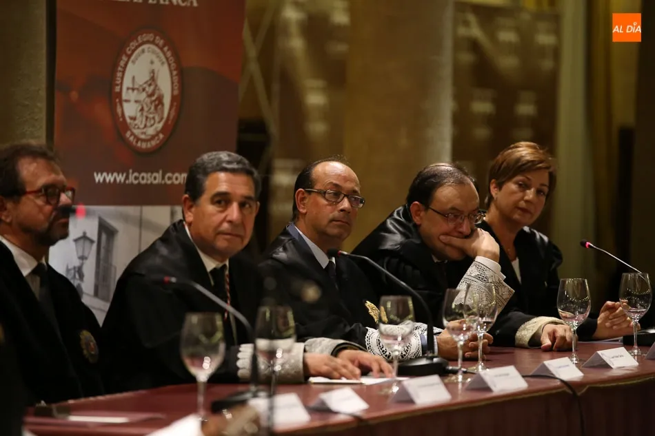 Foto 4 - Los abogados celebran sus fiestas con los nuevos colegiados y las medallas a las Bodas de Plata