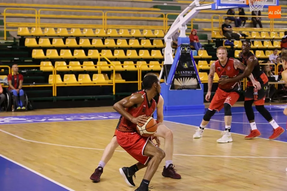 Foto 11 - Gran partido de La Antigua Tormes para sumar ante Gij&oacute;n su primer triunfo en la categor&iacute;a (80-64)