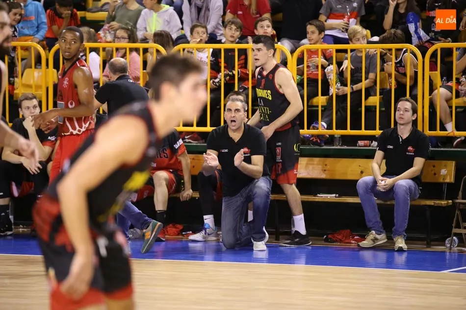 Foto 8 - Gran partido de La Antigua Tormes para sumar ante Gij&oacute;n su primer triunfo en la categor&iacute;a (80-64)