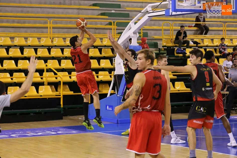 Foto 4 - Gran partido de La Antigua Tormes para sumar ante Gij&oacute;n su primer triunfo en la categor&iacute;a (80-64)