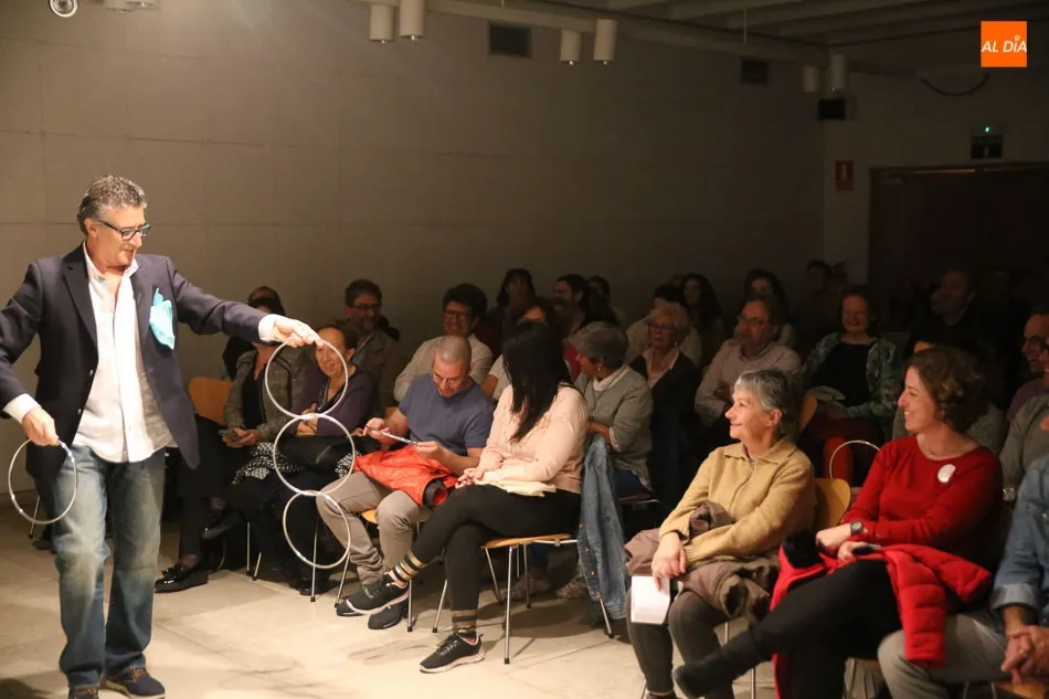 Foto 9 - Ciencia y teatro se dan la mano en la Biblioteca de la Casa de las Conchas a trav&eacute;s de M&aacute;gicamente