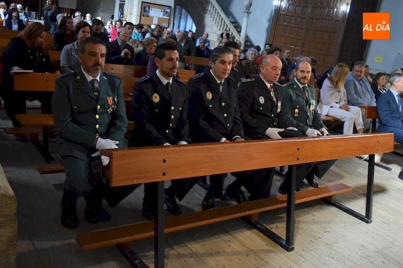 Foto 9 - Guardia Civil y Polic&iacute;a Local de Alba de Tormes conmemoran la festividad de la Virgen del Pilar&nbsp;