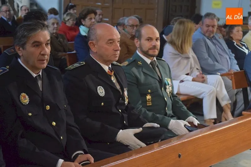Foto 8 - Guardia Civil y Polic&iacute;a Local de Alba de Tormes conmemoran la festividad de la Virgen del Pilar&nbsp;