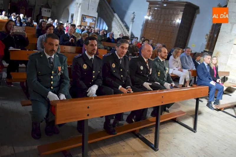 Foto 5 - Guardia Civil y Polic&iacute;a Local de Alba de Tormes conmemoran la festividad de la Virgen del Pilar&nbsp;