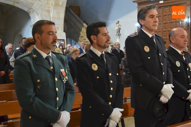 Foto 3 - Guardia Civil y Polic&iacute;a Local de Alba de Tormes conmemoran la festividad de la Virgen del Pilar&nbsp;