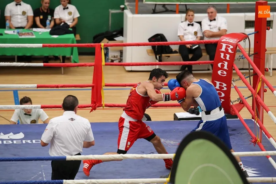 Foto 9 - El pabell&oacute;n municipal de la Alamedilla vive una fiesta del boxeo ol&iacute;mpico