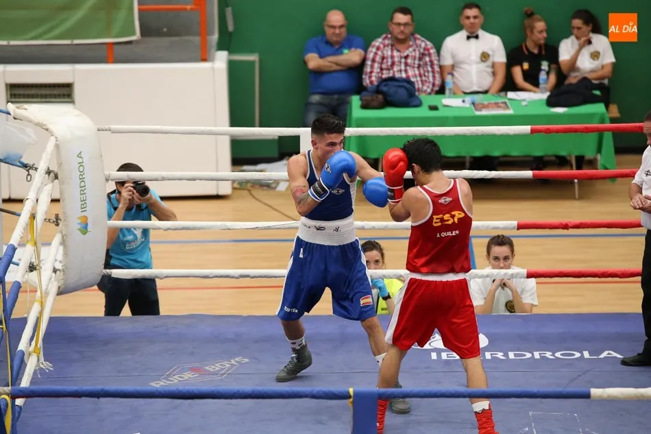 Foto 6 - El pabell&oacute;n municipal de la Alamedilla vive una fiesta del boxeo ol&iacute;mpico