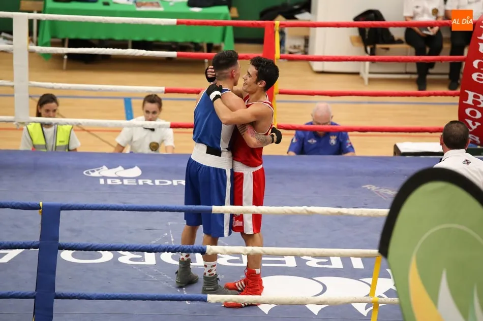 Foto 3 - El pabell&oacute;n municipal de la Alamedilla vive una fiesta del boxeo ol&iacute;mpico
