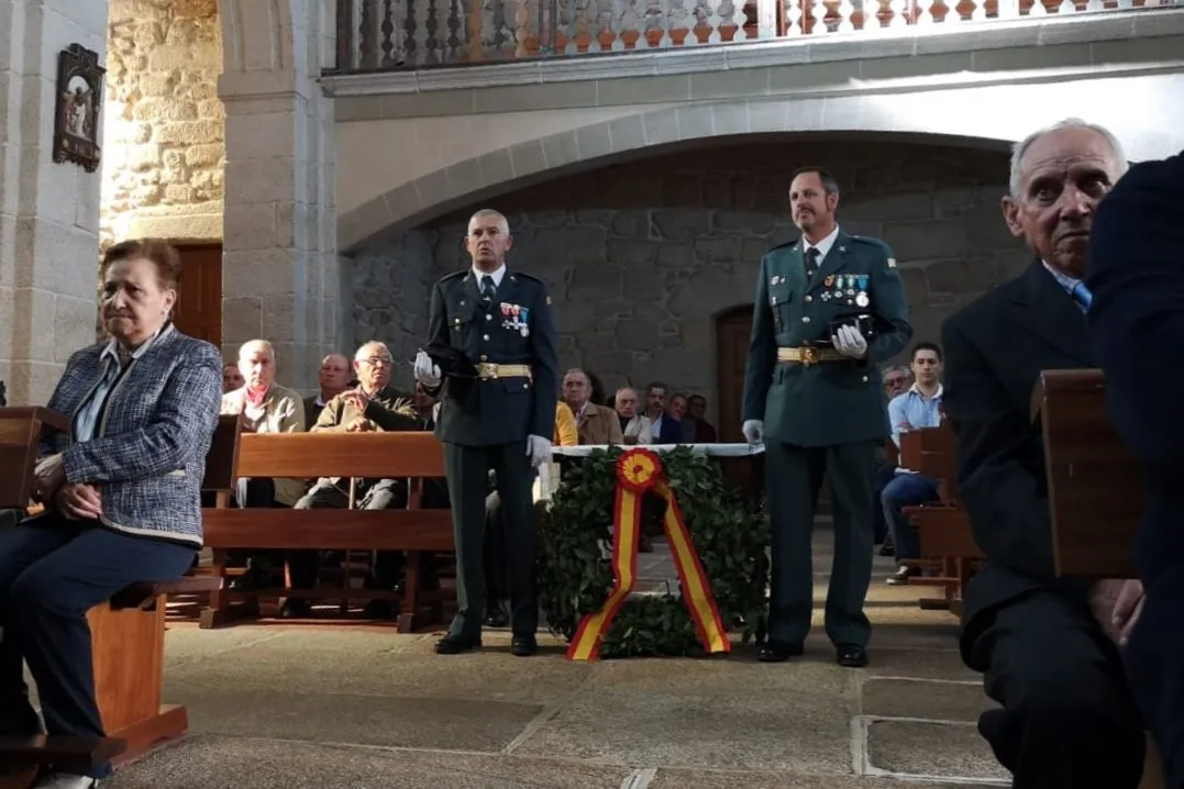 Foto 11 - Los guardias de Barruecopardo celebran el d&iacute;a de la Hispanidad con misa y convite  